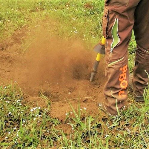 <strong>Wurzeln ausblasen</strong> mit dem Air-Spade-Anschluss